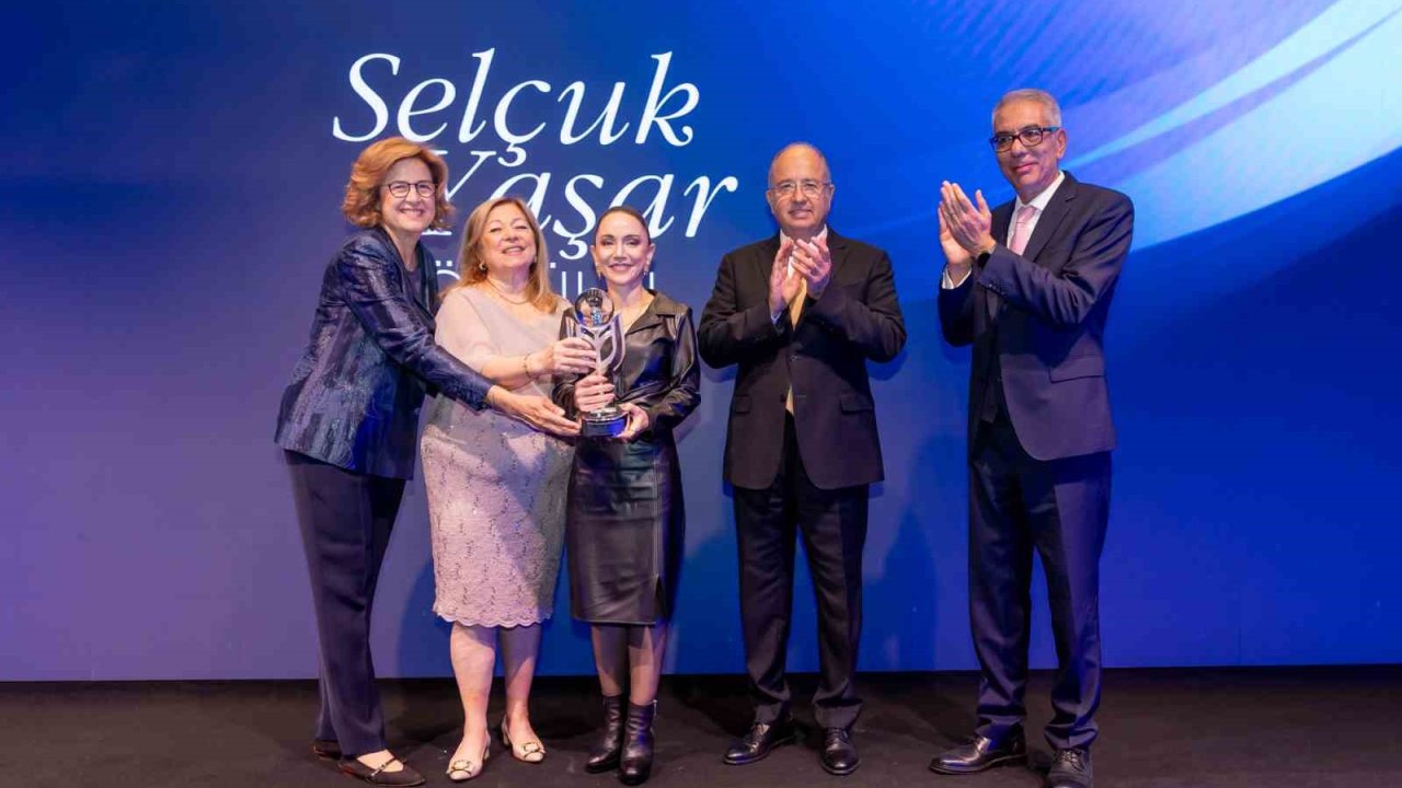 Selçuk Yaşar Ödülü Prof. Dr. Elif Uysal’a