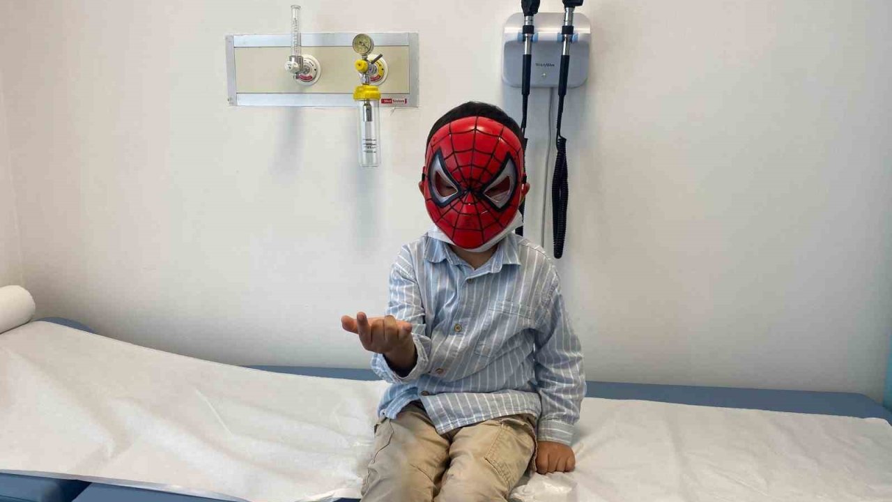 Kırgızistanlı minik Baihan, Türkiye’de yapılan kemik iliği nakliyle hayata tutundu