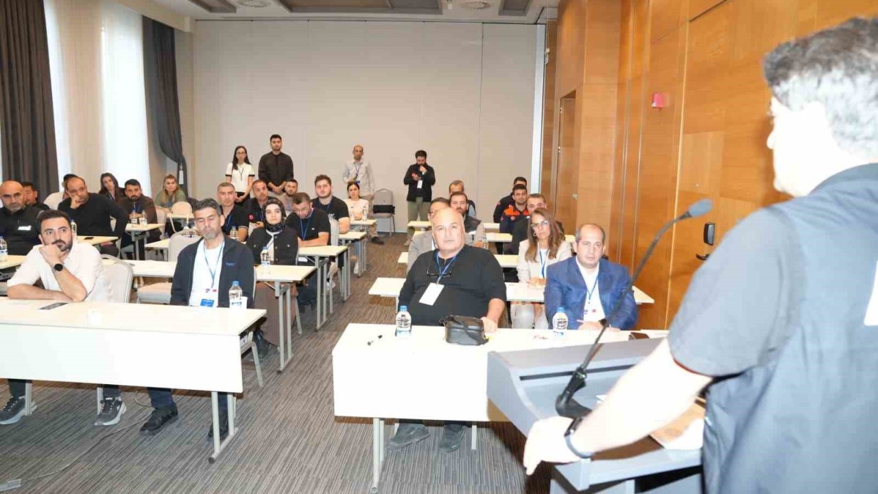 Diyarbakır’da gençler afet yönetimi için bir araya geldi