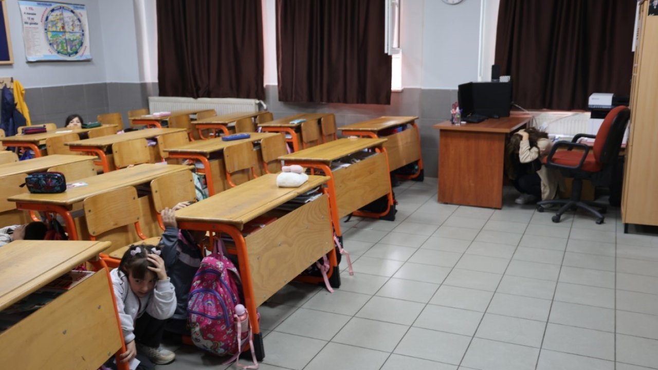 Öğrencilere afet bilinci eğitimi