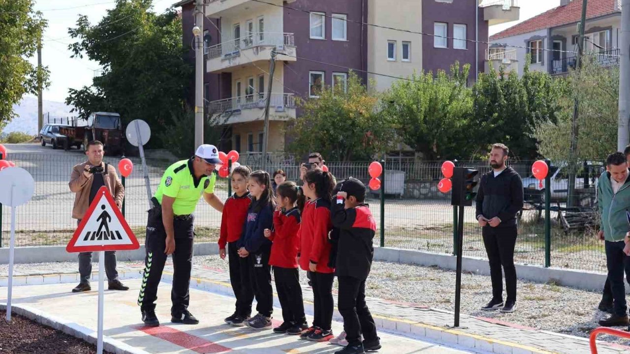Bekilli’de çocuklar için Türkiye’ye örnek bir trafik eğitim parkı açıldı