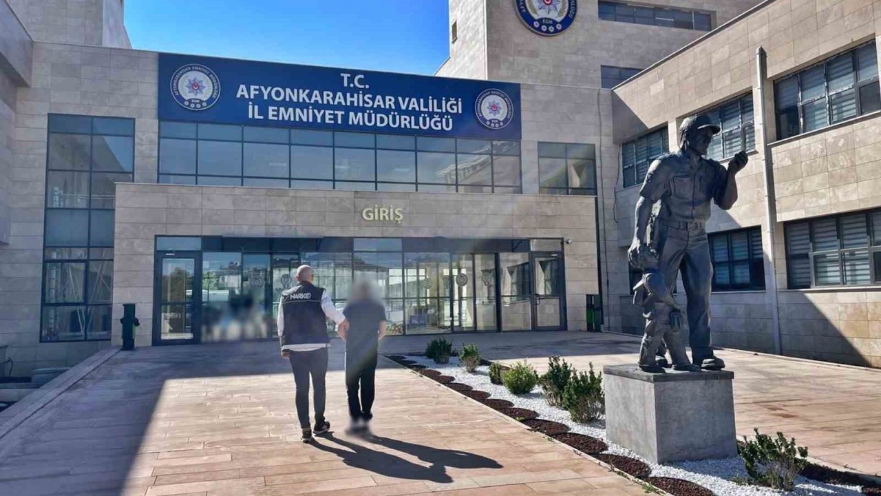 Uyuşturucu ticareti suçundan aranan şahsı polis yakaladı