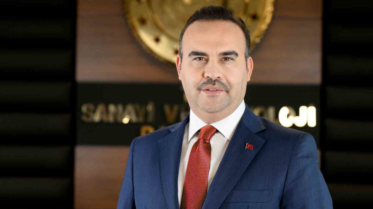 Bakan Kacır, HIT-veri merkezi, HIT-yapay zeka, HIT-kuantum ile HIT-endüstriyel robot çağrısını duyurdu
