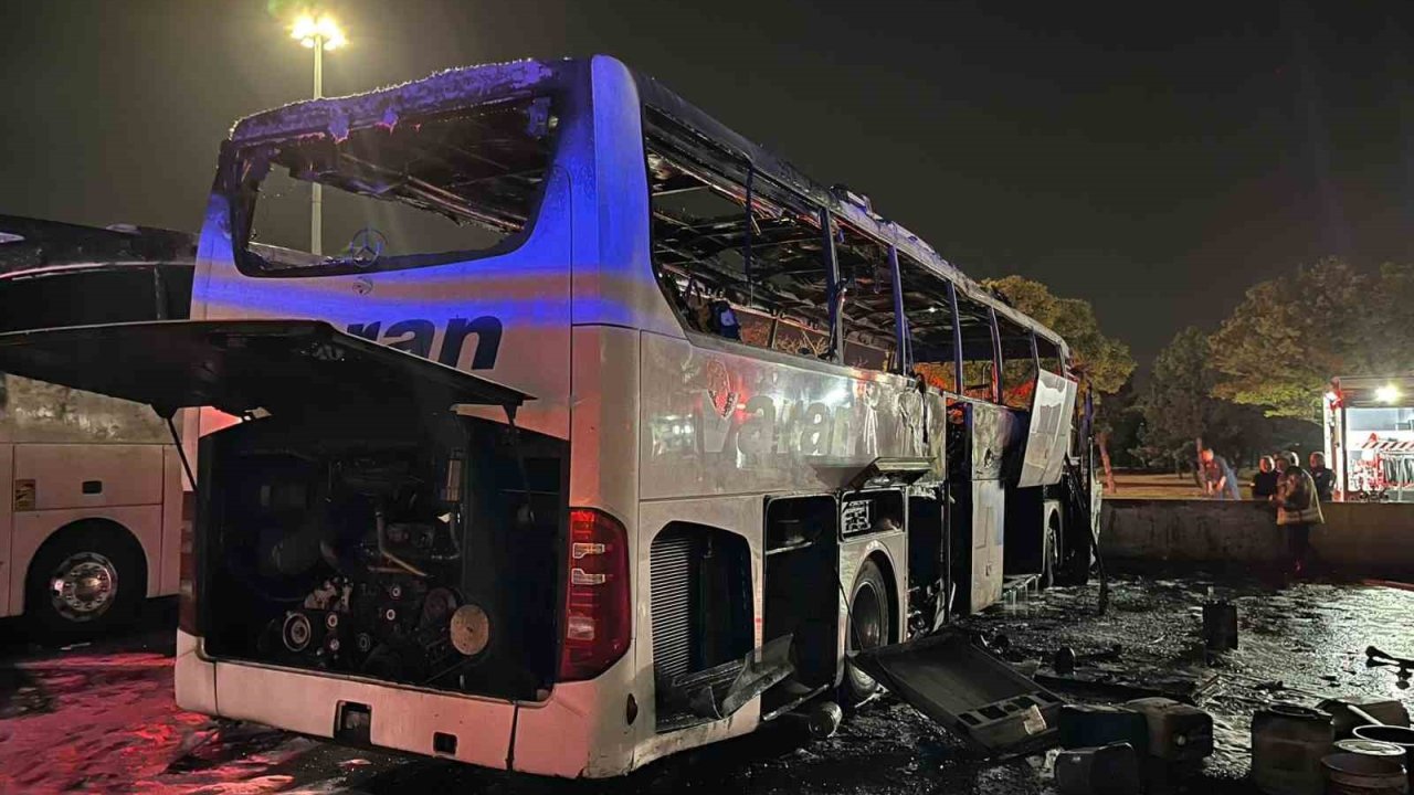 AŞTİ’de otobüs yangını paniğe neden oldu