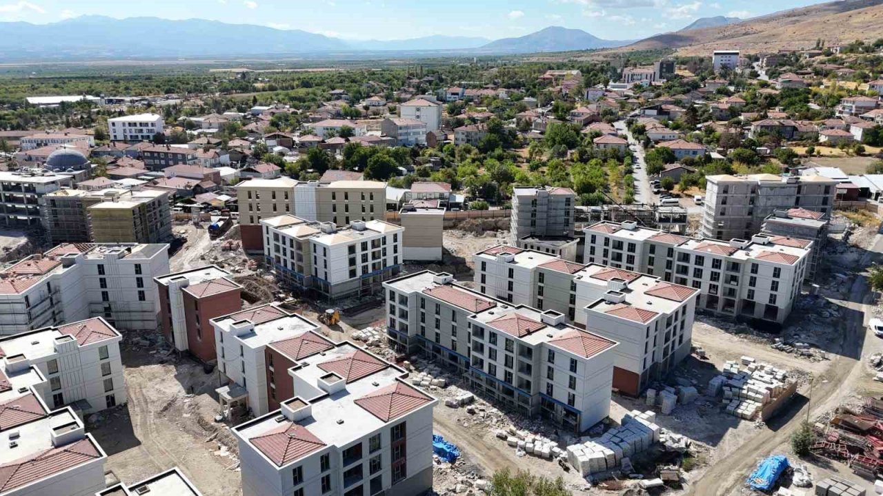 Malatya Akçadağ’da konut ve iş yeri inşaatlarında sona gelindi