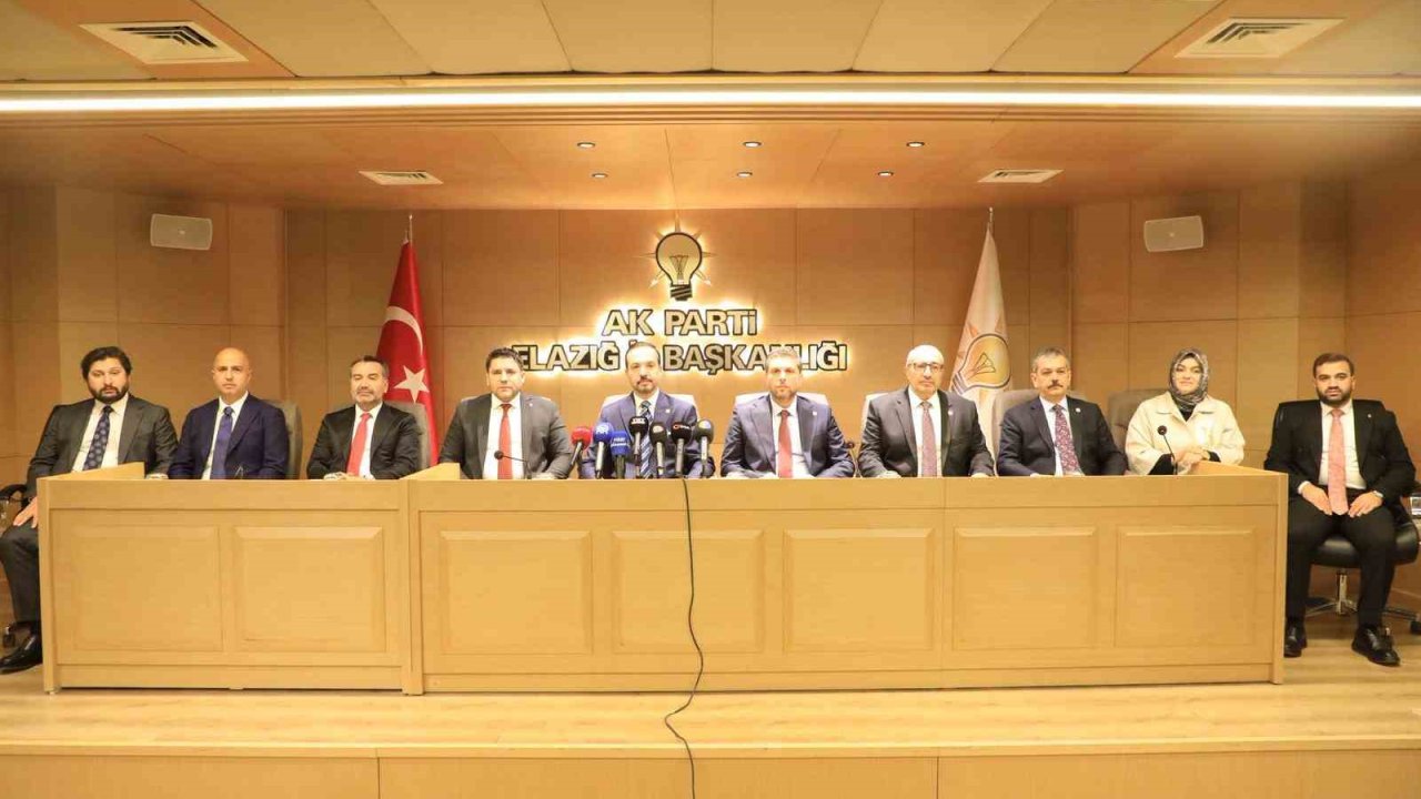 Kürşad Zorlu’dan Özgür Özel’e tepki: "Atatürk’ün milliyetçiliği Türkiye’yi şikayet etmek değil, yüceltmektir"