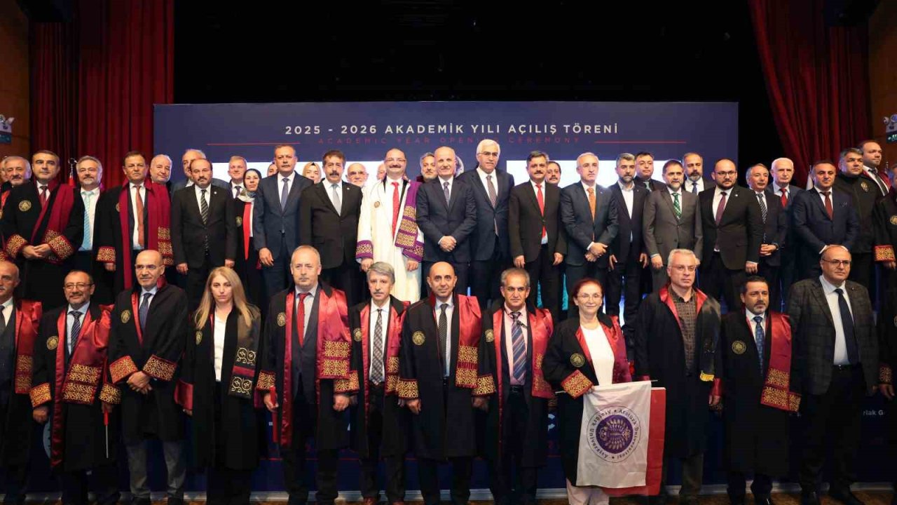 YÖK Başkanı Özvar’ın katılımıyla gerçekleşen 2025-2026 akademik yılı büyük bir coşkuyla başladı