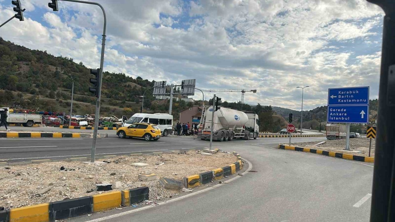 Karabük’te tır ile minibüs çarpıştı: 9 öğrenci yaralandı