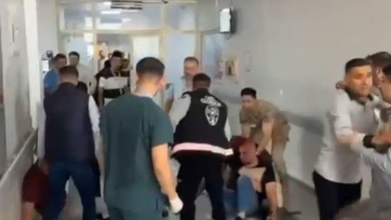 Şanlıurfa’da hastane acilinde tekme tokat kavga kamerada