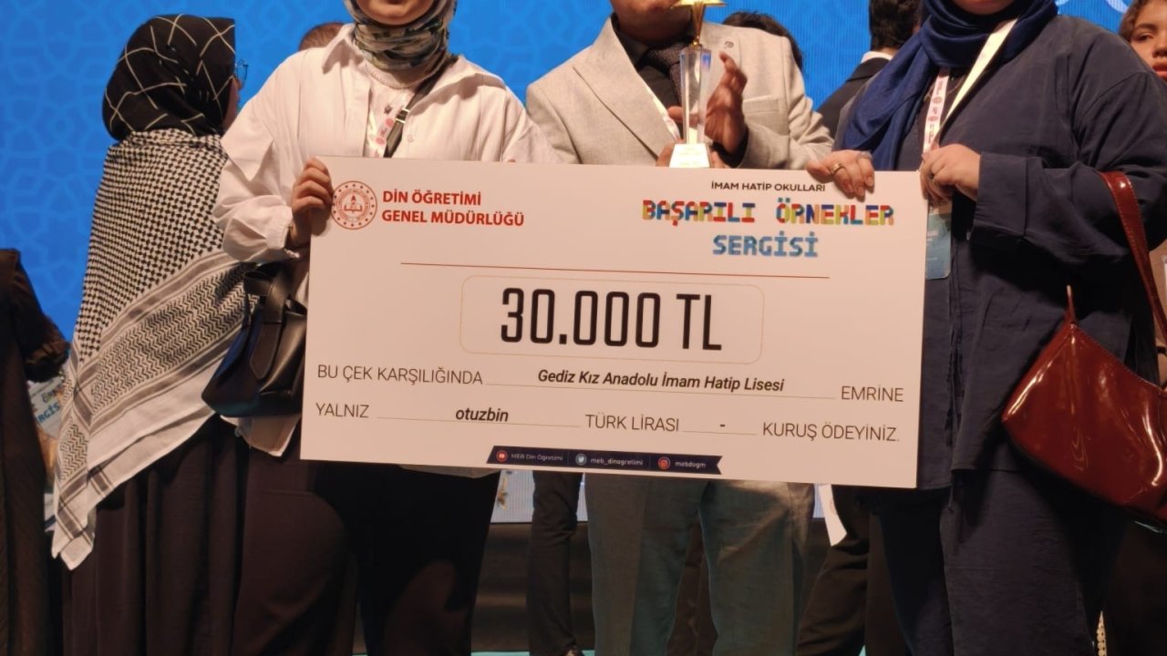 "İmam Hatip Okulları Başarı Örnekleri" sergisinde Kütahya’ya çifte gurur