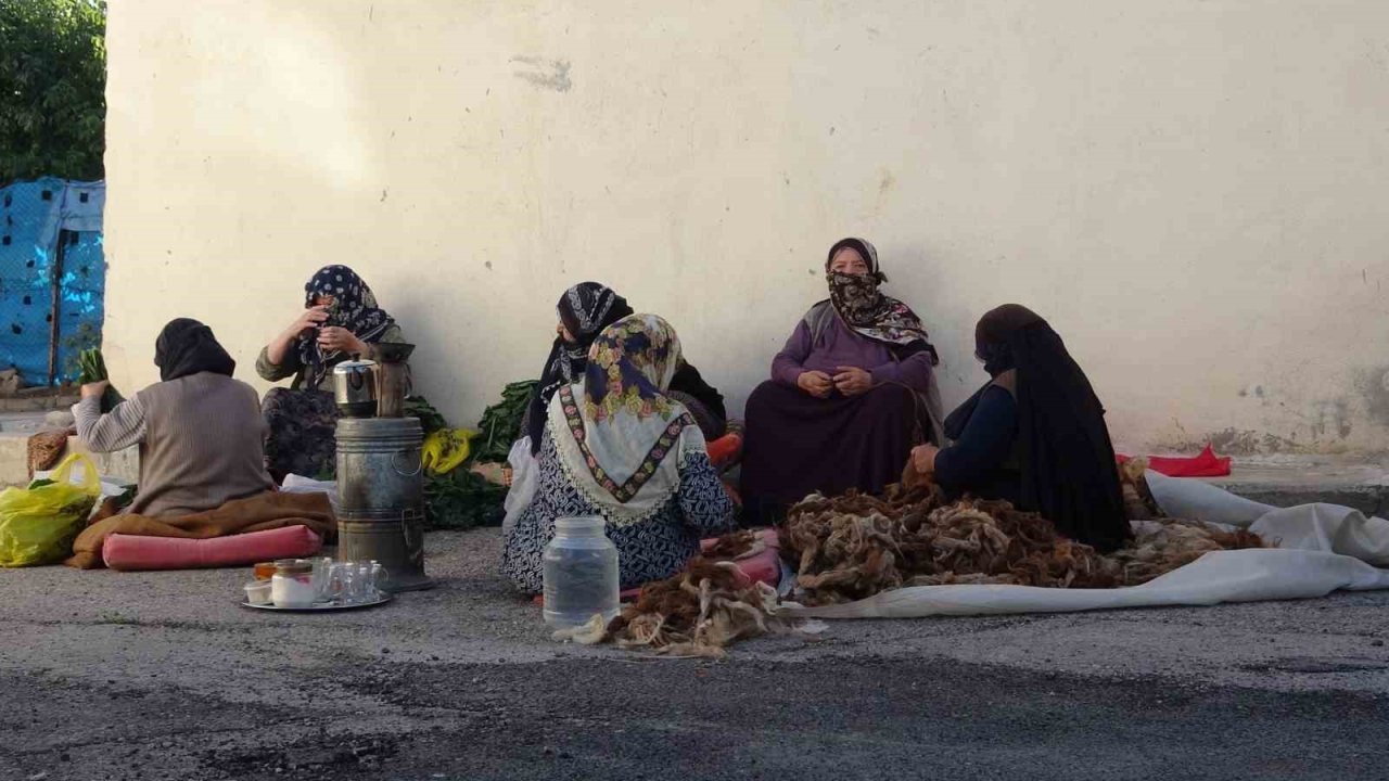 Bayburtlu kadınların komşuluk dayanışması: Kışlık hazırlıklar hep bir elden imece usulüyle yapıldı
