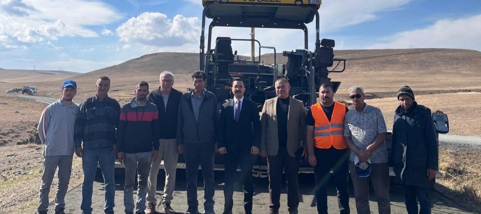 Kars'ta KÖYDES Yol Çalışmaları Devam Ediyor