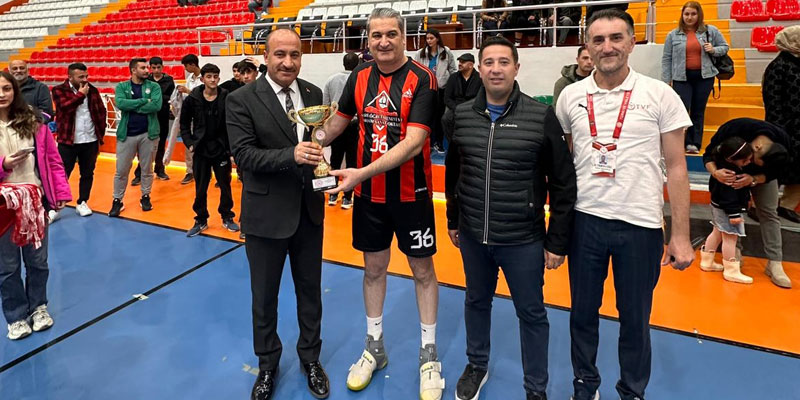 Şampiyon Kars Öğretmenevi!