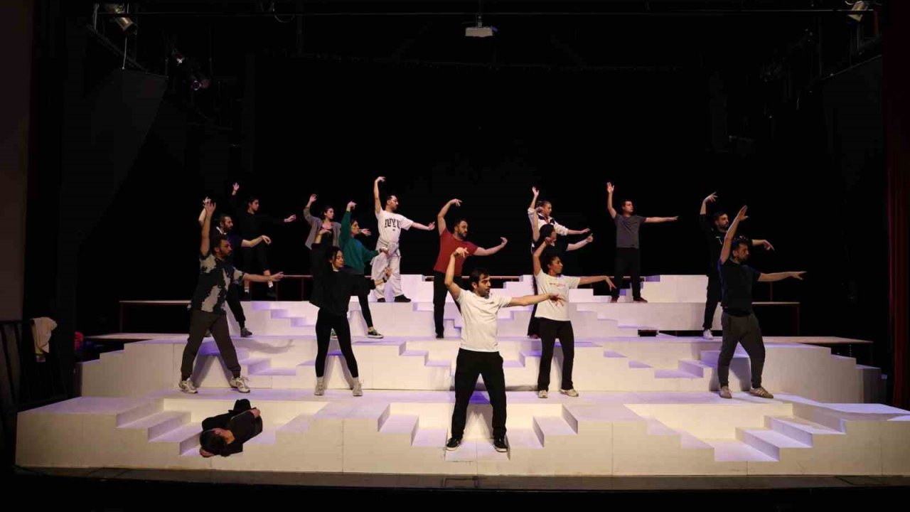 Nilüfer Kent Tiyatrosu iftiharla sunar: ’Lüküs Hayat’