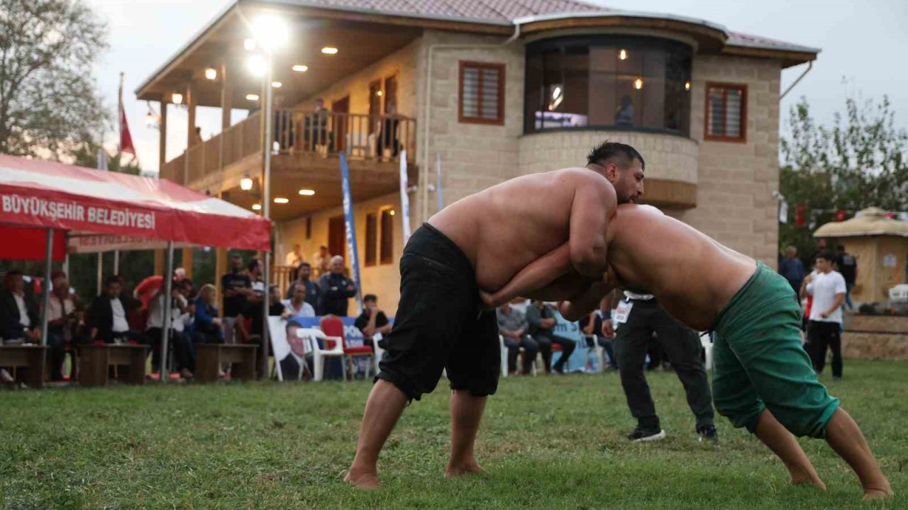 İsmet Atlı Karakucak Güreşleri’ni Recep Kara kazandı