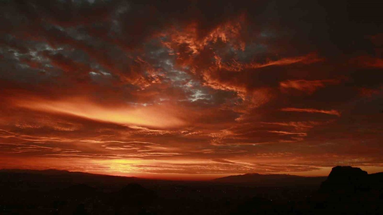 Afyonkarahisar’da gün doğumu manzarası mest etti