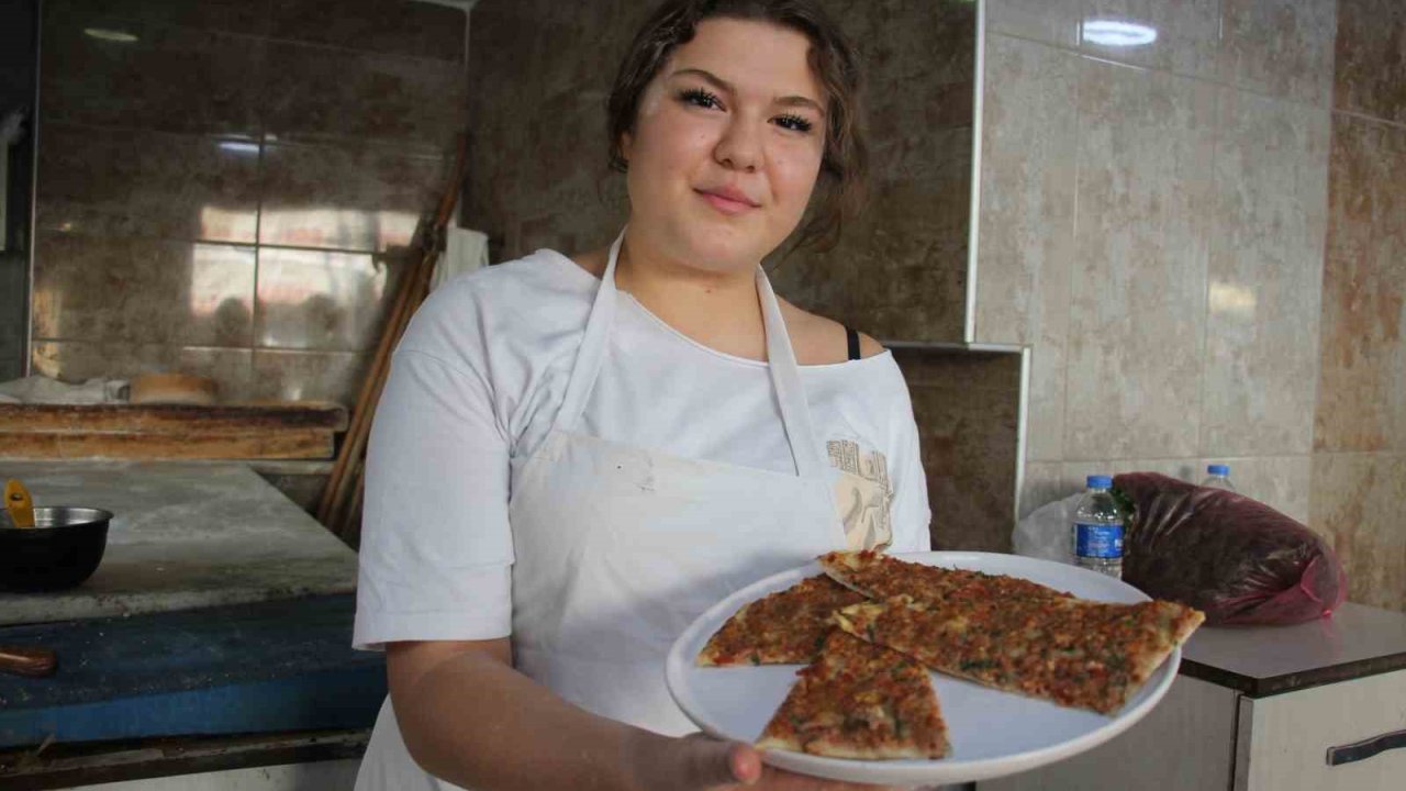 Fırının ateşiyle hayalini yoğuruyor