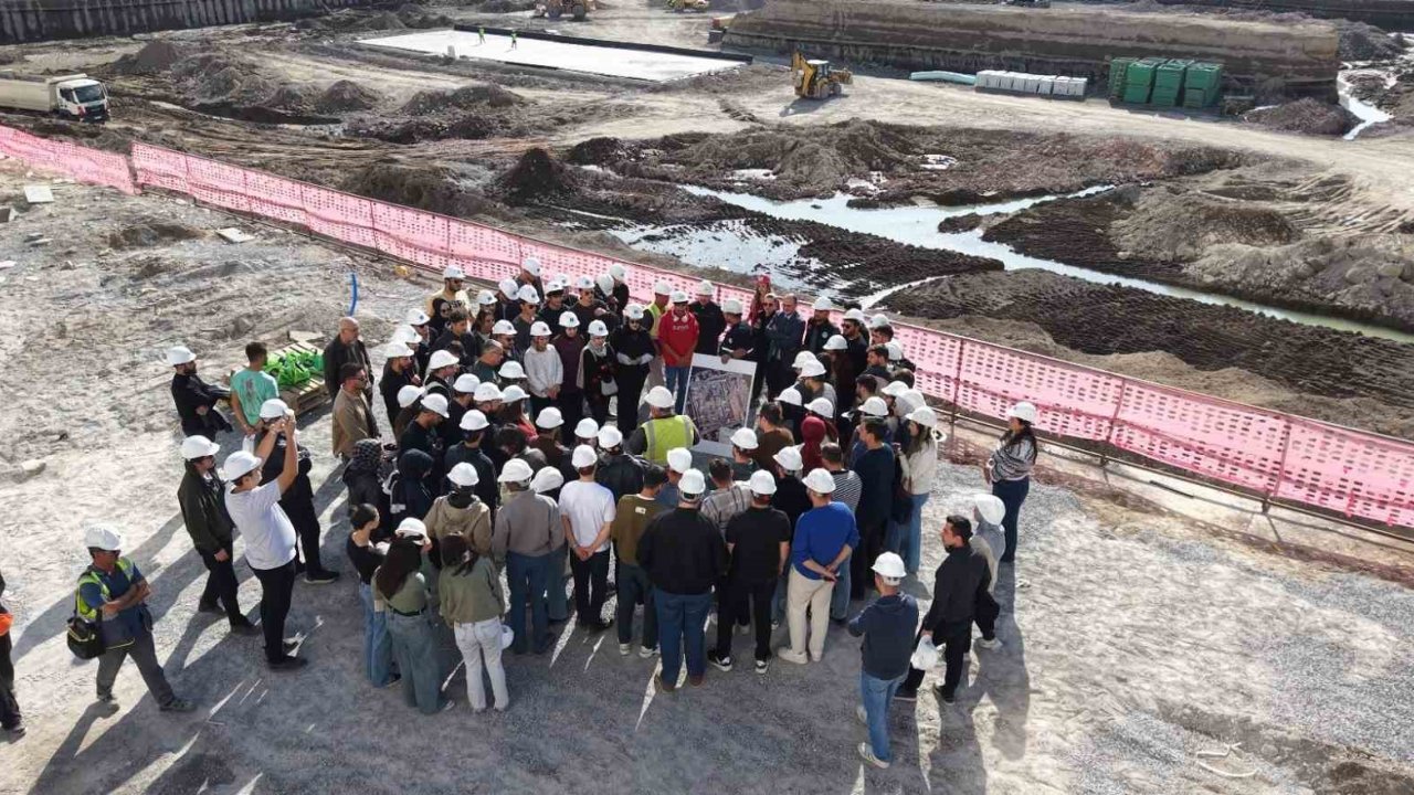 Büyükşehir, şantiyelerinin kapılarını üniversite öğrencilere açarak eğitime katkı sundu