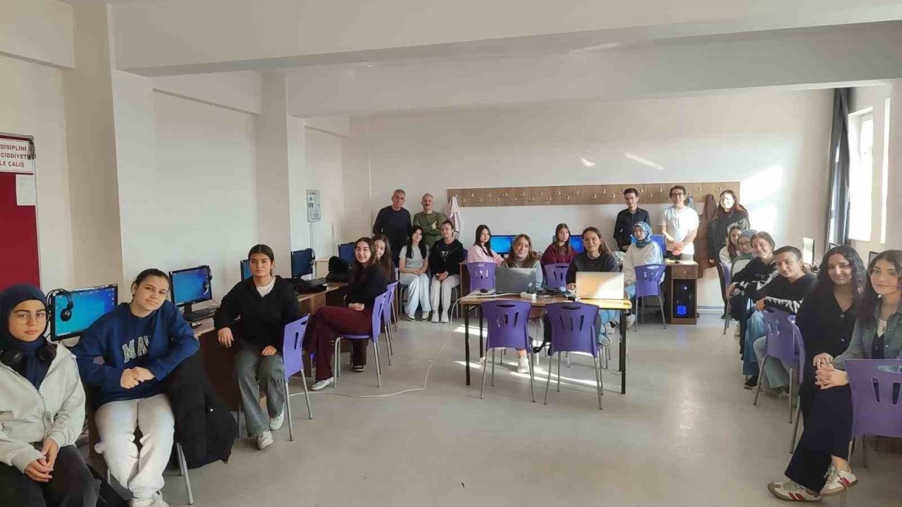 Lise öğrencilerine yönelik ‘Siber Tehdit İstihbaratı’ kursu açıldı