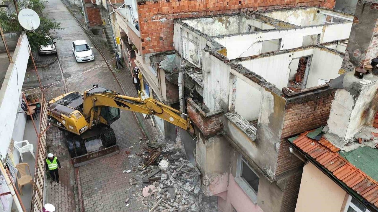 Başkan Kurnaz: "Metruk binalarla mücadelemiz sürecek"