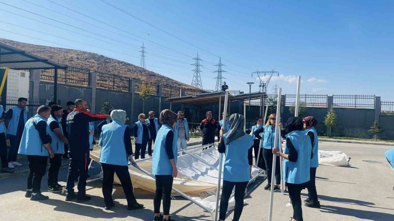 Elazığ’da yangın söndürme ve çadır kurma eğitimi