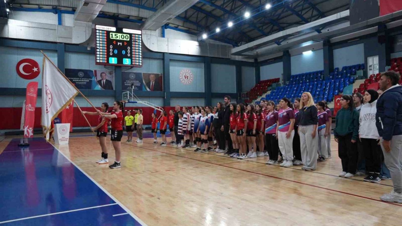 Okul sporları açılış seremonisiyle başladı