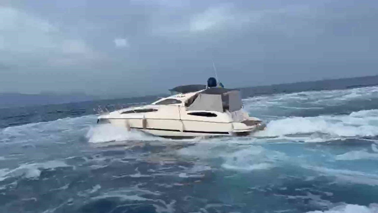 Lüks motoryat ile kaçarken yakalandılar