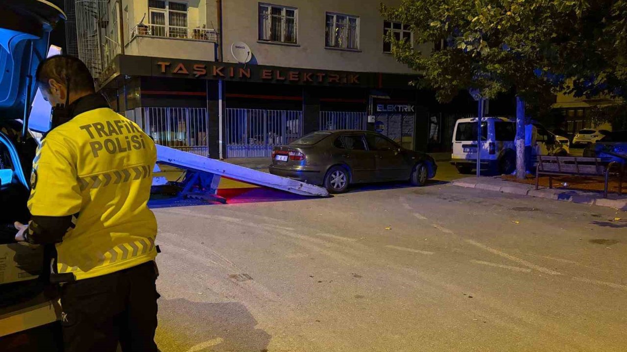 Ehliyetsiz sürücü kural tanımadı