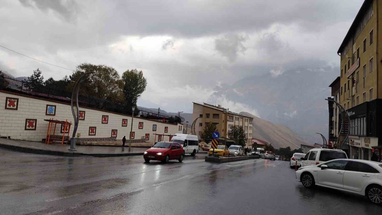 Hakkari’de yağmur yağışı