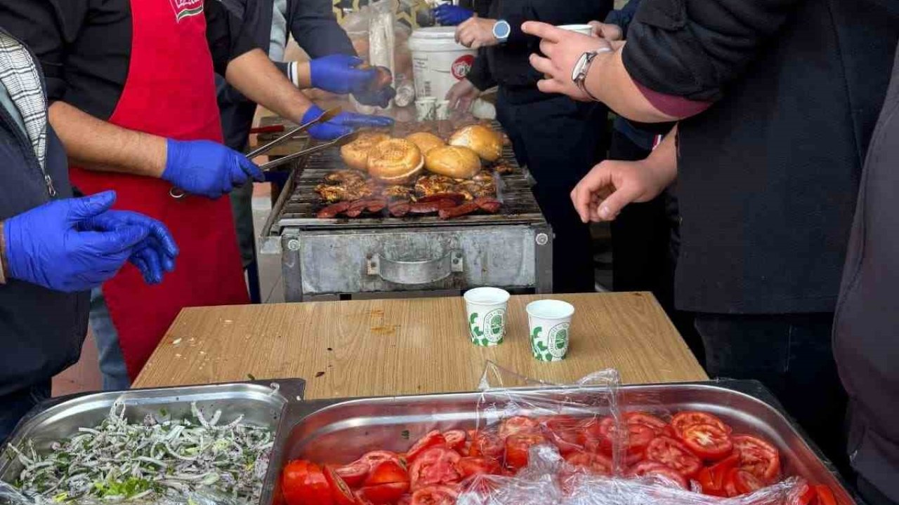 Gazze için hayır çarşısı düzenlediler