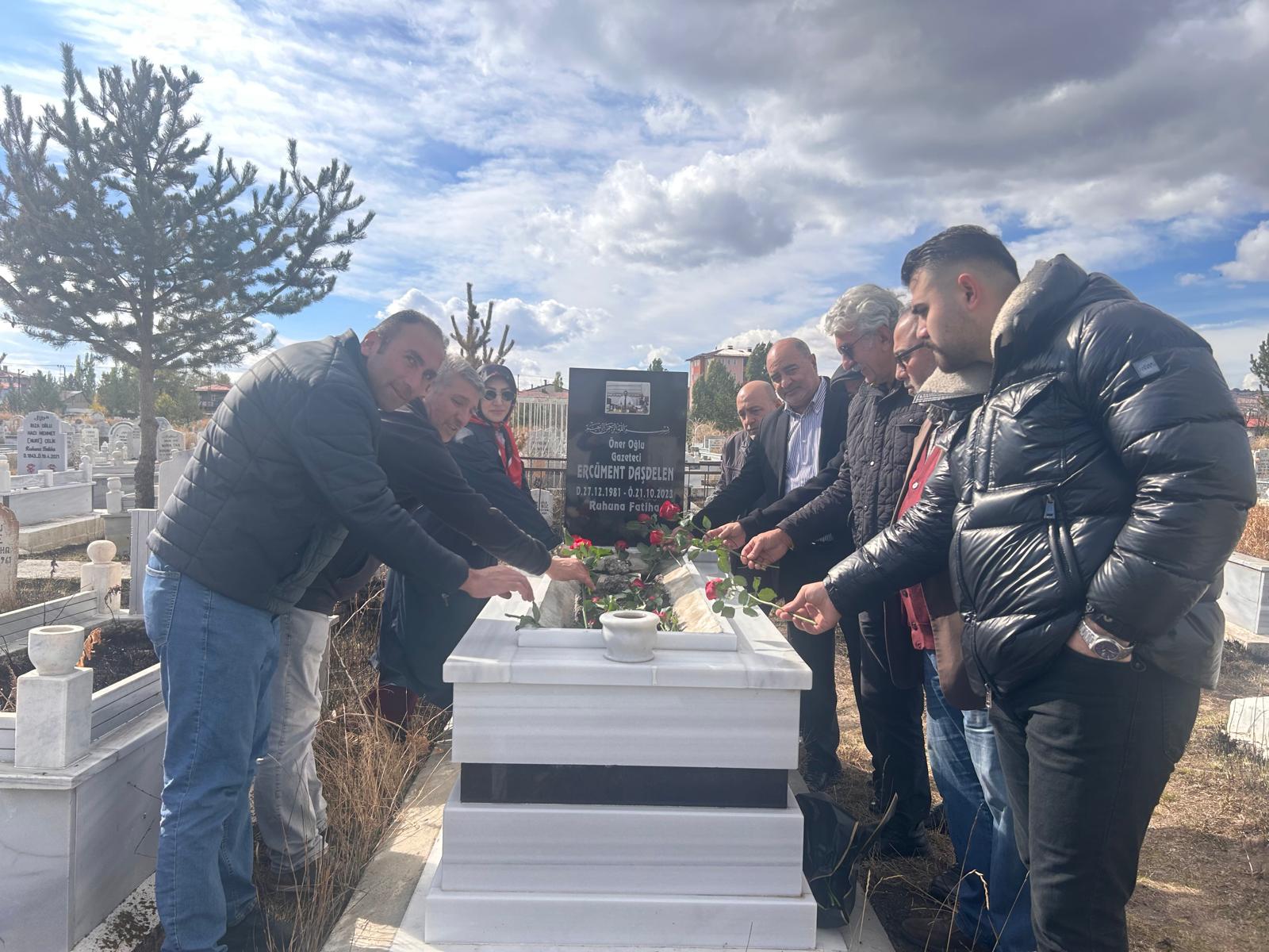 Merhum Gazeteci  Daşdelen mezarı başında dualarla anıldı