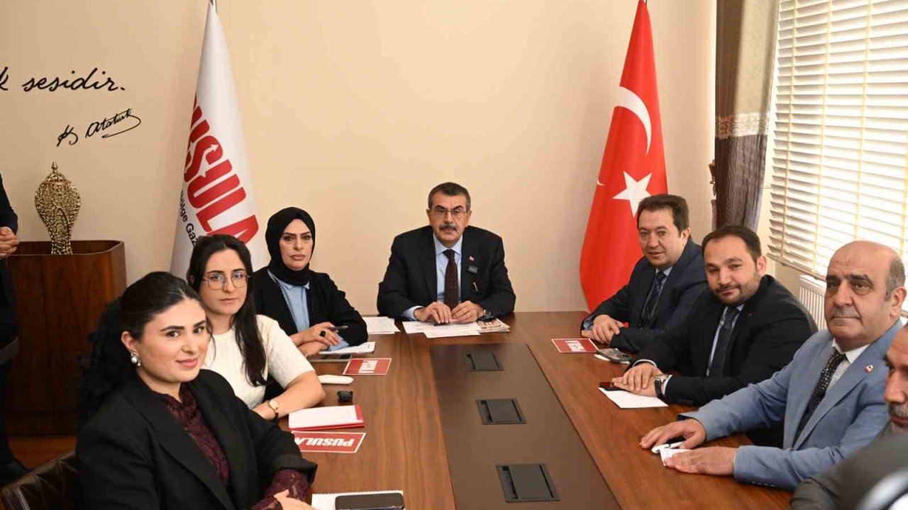 Bakan Tekin: "CHP’liler 12 yıllık zorunlu eğitime ne demişler görsünler, oynadıkları bir tiyatro, makul önerileri varsa dinlerim"