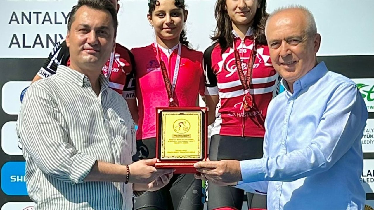 Bisikletin altın kızı Buse sezonu zirvede tamamladı