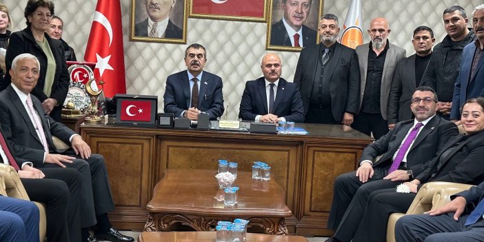 Bakan Yusuf Tekin’den AK Parti Kars İl Başkanlığı’na Ziyaret