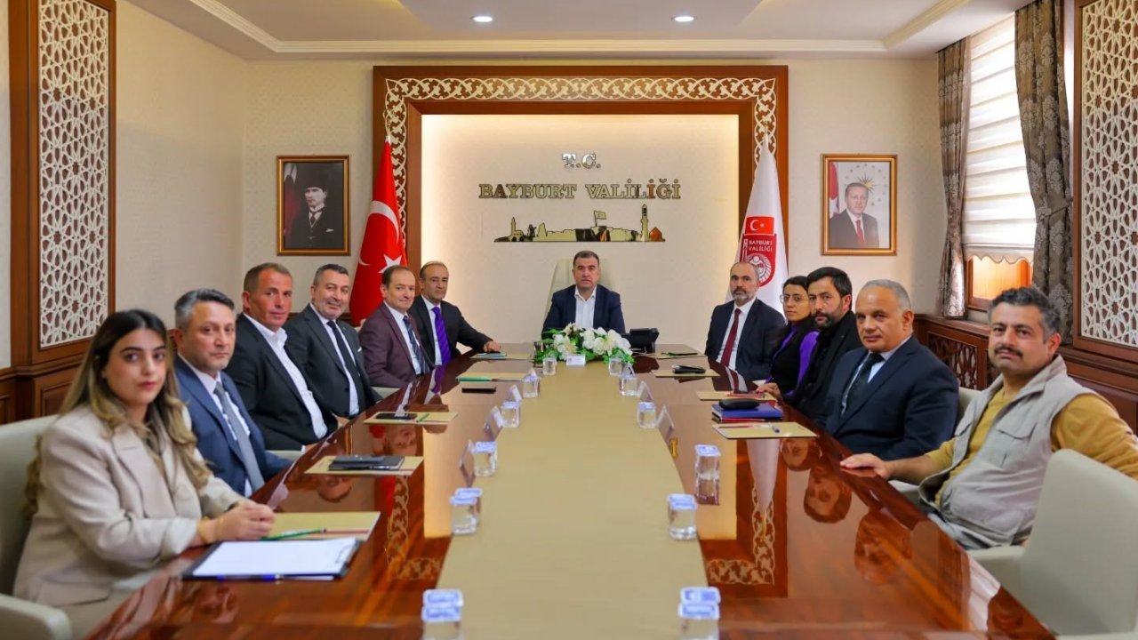 Bayburt’ta dikensiz kuşburnu üretimi değerlendirildi