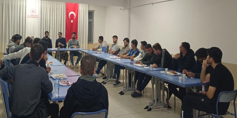 KYK Kars Yurdu’nda “Hz. Peygamber ve Aile Ahlakı” anlatıldı