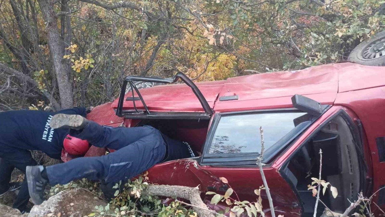 Karaman’da otomobil uçuruma yuvarlandı: 3 yaralı