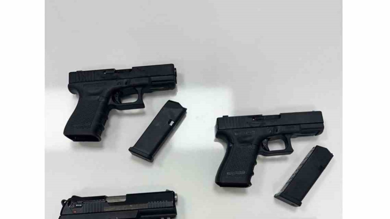 Mardin’de araçta 4 ruhsatsız tabanca ele geçirildi