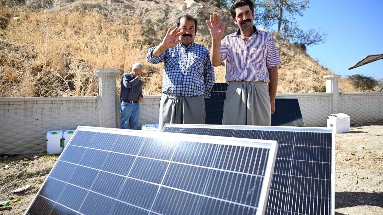 Mersin’de üreticiye güneş paneli, sıvı gübre ve nergis soğanı desteği