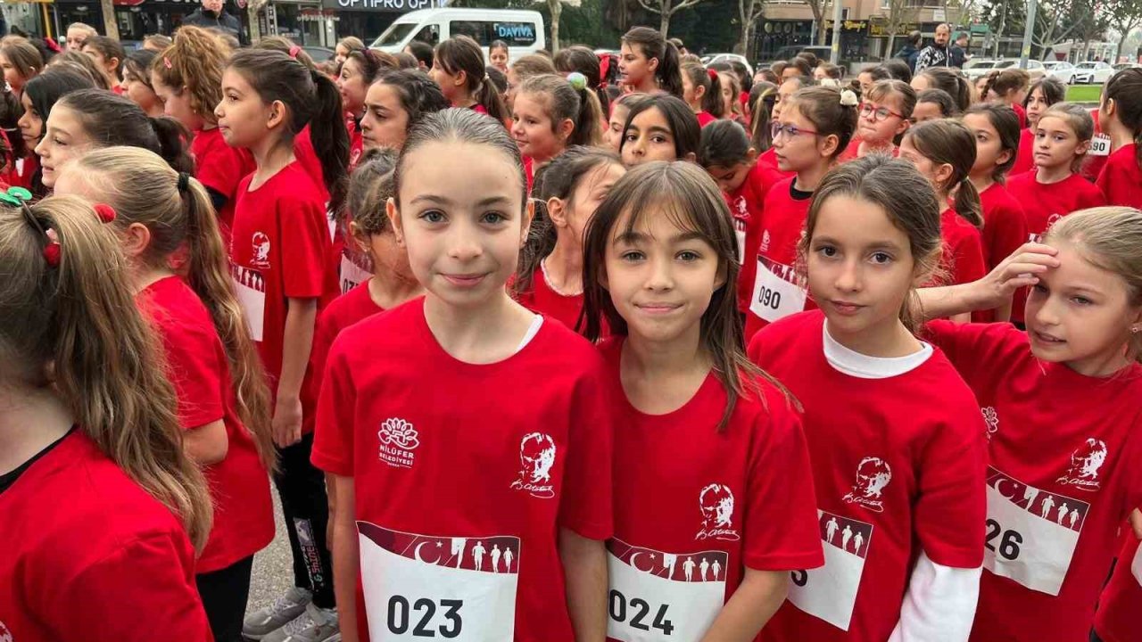 Nilüfer’de gençler ve çocuklar Cumhuriyet için koştu