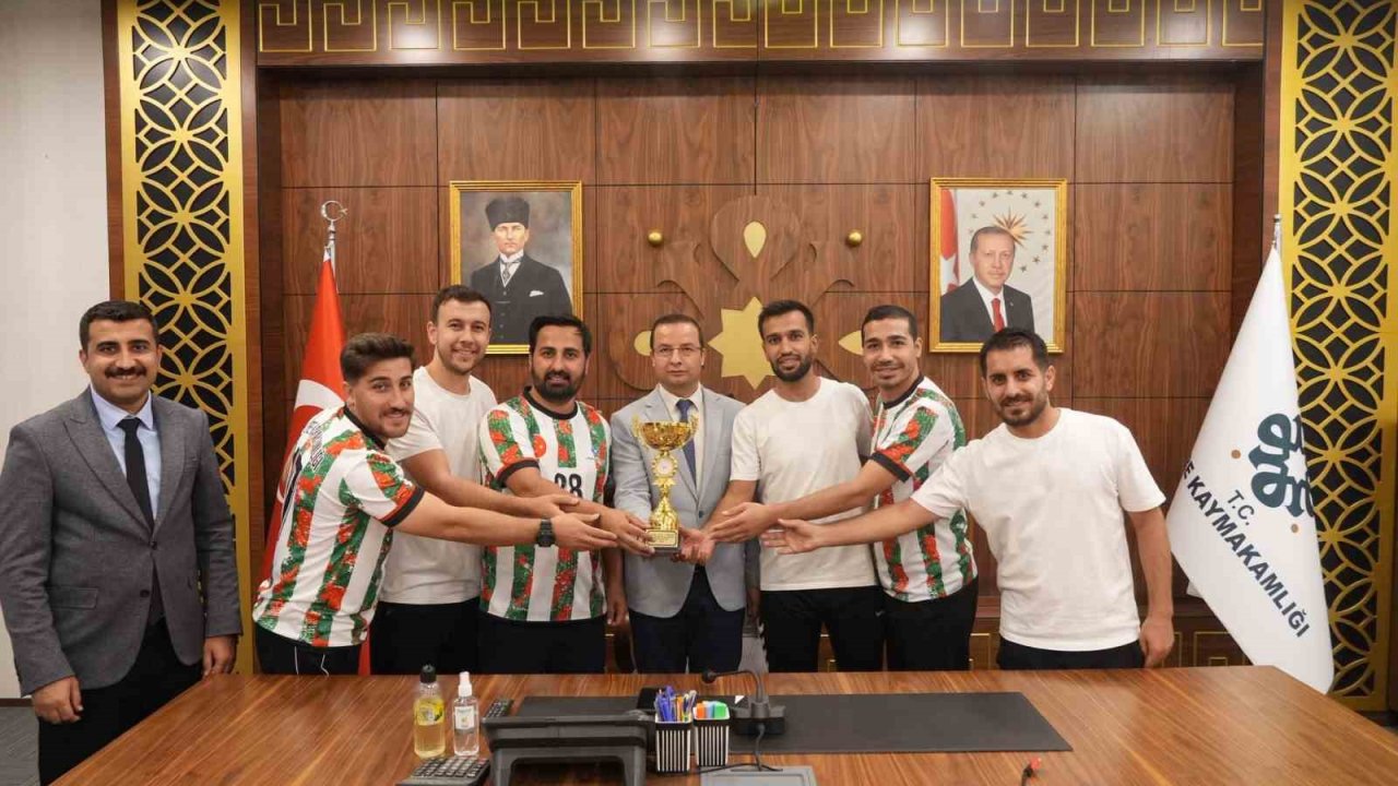 Kaymakam Baycar, şampiyon takımları makamında ağırladı