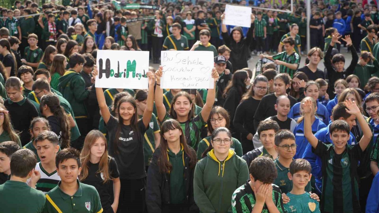 Öğrenciler, Kocaelisporlu futbolculara enerji verdi