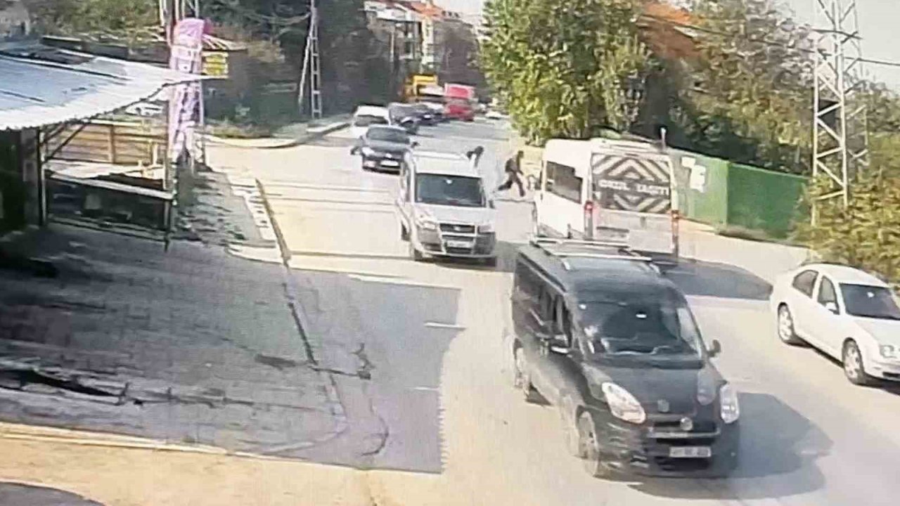 Arnavutköy’de servis minibüsünün çarptığı çocuk yaralandı
