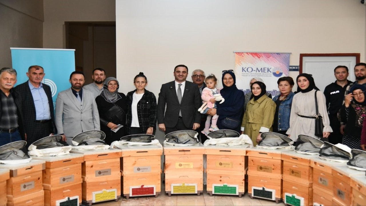 Arıcılık kursiyerlerine malzeme desteği