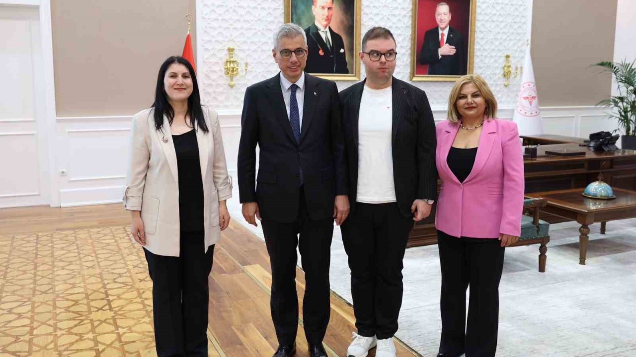 Otizmli bireylerin sorunlarını içeren rapor Bakan Memişoğlu’na sunuldu