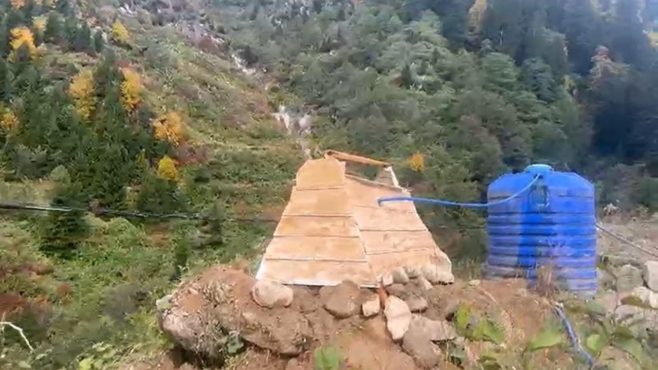 Ayder Yaylası’nda mezar görünümlü su deposu görenleri şaşırtıyor
