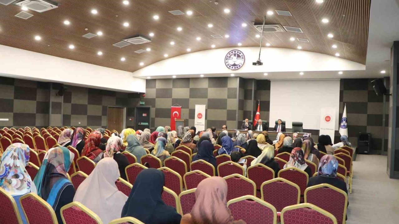 Elazığ’da Kur’an kursu öğreticileri bir araya geldi