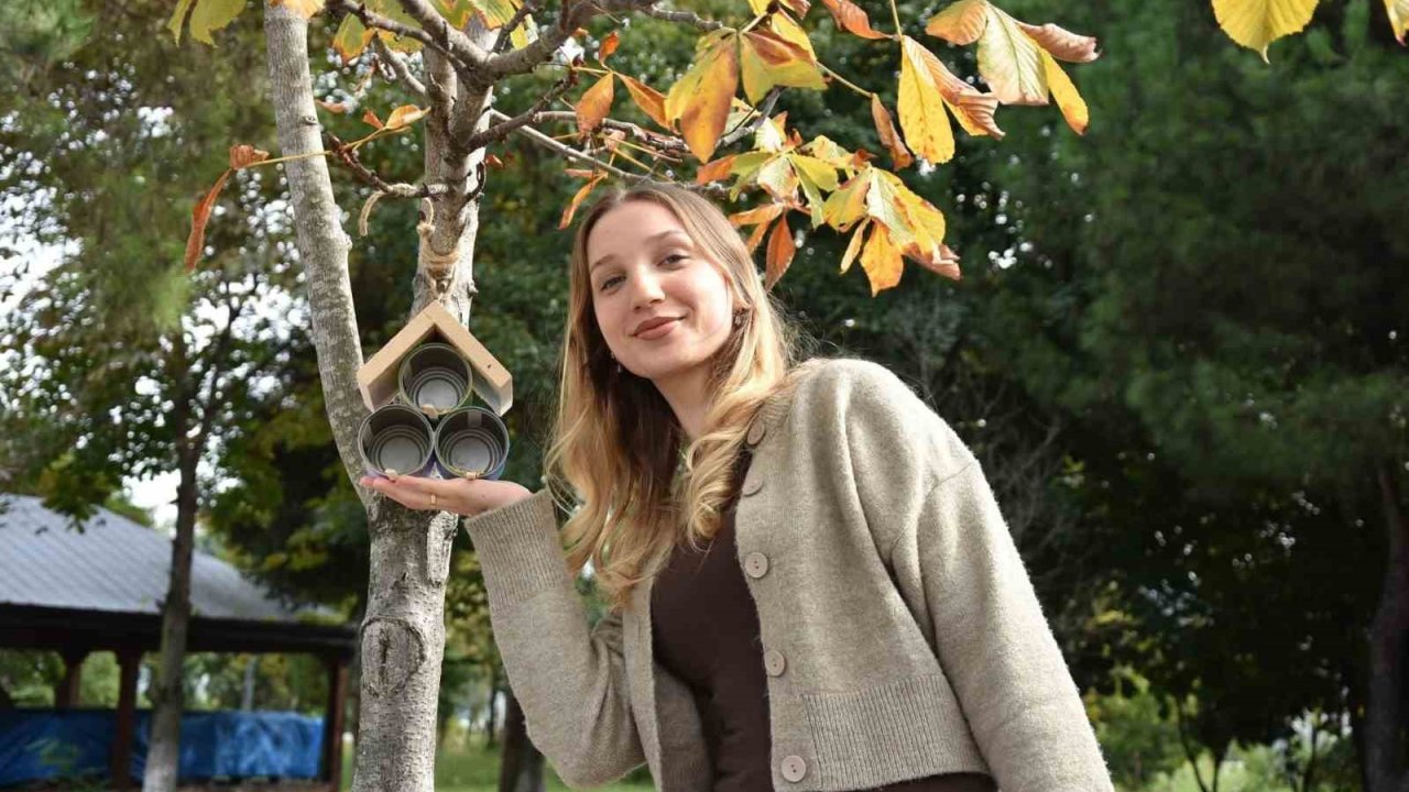 Üniversiteli öğrenciler geri dönüşümden çevreci proje