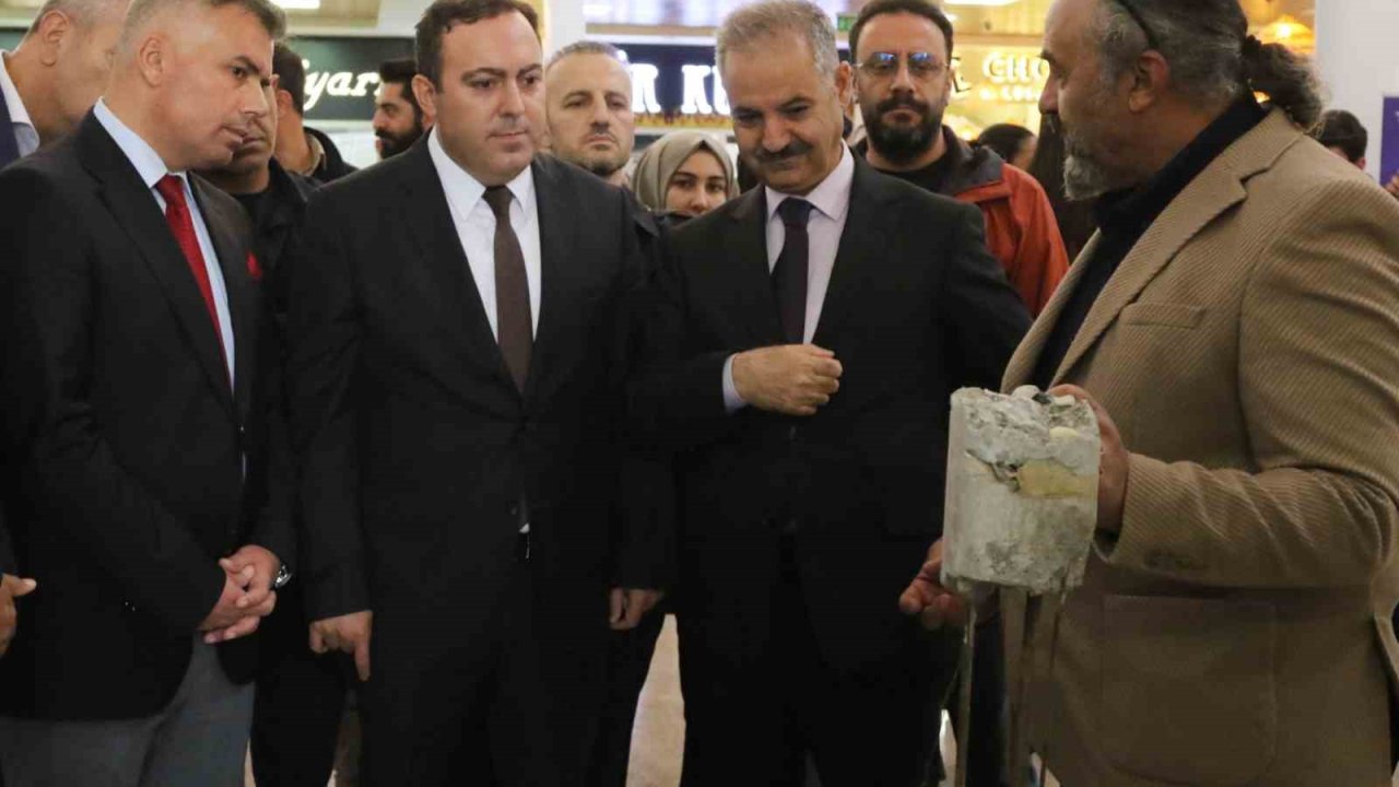 Ağrı’da "Nuh Tufanı" temalı sergi sanatseverlerle buluştu