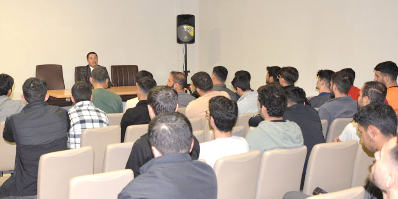 Başköylü, öğrencilerle bir araya geldi.